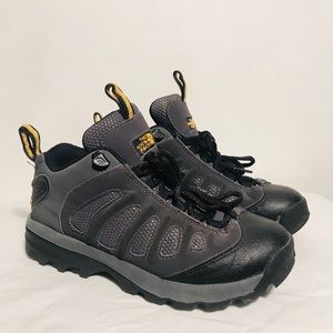 The north face women’s hiking boots size 6